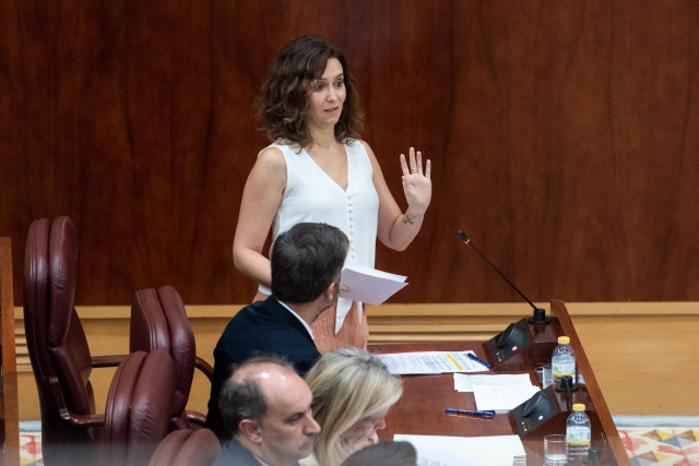 La presidenta de  la Comunidad de Madrid, Isabel Díaz Ayuso, interviene durante un pleno ordinario, en la Asamblea de Madrid, a 14 de septiembre de 2023, en Madrid (España). La Asamblea de Madrid acoge hoy el primer Pleno ordinario de esta XIII Legislatur