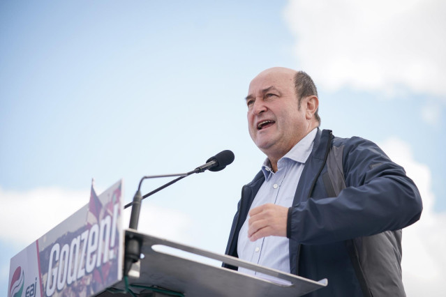 Archivo - El presidente de Euskadi Buru Batzarra (EBB), Andoni Ortuzar, interviene en la celebración del Alderdi Eguna con el lema 'Goazen' para animar a ‘Mirar hacia delante’, en las campas de Foronda, a 25 de septiembre de 2022, en Vitoria-Gasteiz, Álav