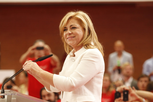 Archivo - La candidata del PSOE a las elecciones europeas, Elena Valenciano, ha pedido este domingo en Málaga la unión de todos, jóvenes y trabajadores, para 