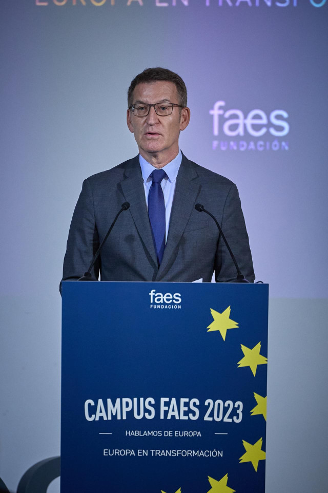 El presidente del Partido Popular, Alberto Núñez Feijóo, interviene durante la clausura del Campus FAES 2023 Europa en transformación, en el Hotel Petit Palace Savoy Alfonso XII, a 15 de septiembre de 2023, en Madrid (España). Las jornadas Campus FAES, or