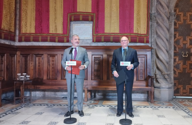 El alcalde de Barcelona, Jaume Collboni, y el ceo de GSMA, John Hoffmann.
