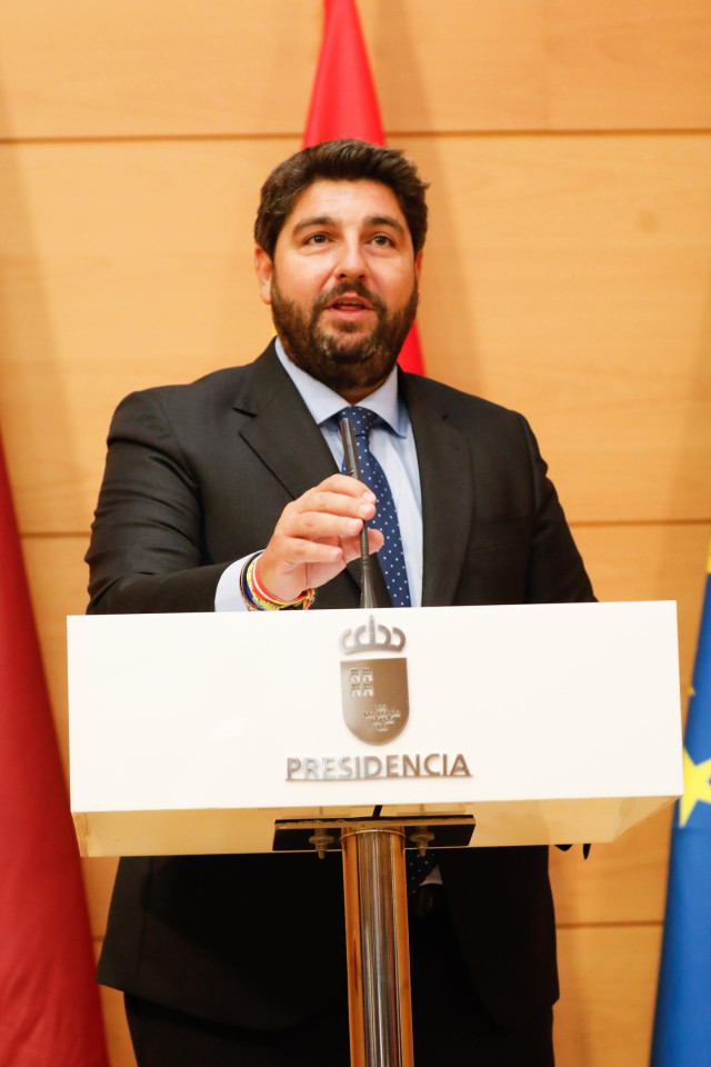 El presidente de la Región de Murcia, Fernando López Miras, en el acto de toma de posesión de los miembros del Consejo de Gobierno de la Región de Murcia, en el Palacio de San Esteban, a 14 de septiembre de 2023, en Murcia, Región de Murcia (España). Lópe