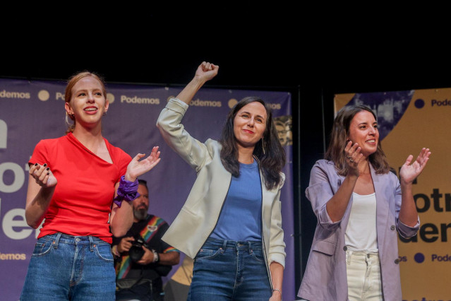 (I-D) La secretaria Organización de Podemos, Lilith Verstrynge; la líder del partido, Ione Belarra; la ministra Irene Montero; y la portavoz de la formación, Isa Serra; en el Teatro Fernando de Rojas, a 16 de septiembre de 2023, en Madrid (España).