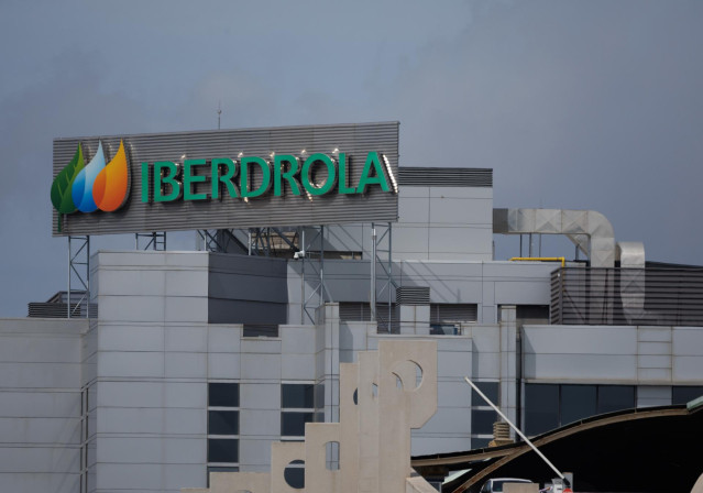 Archivo - Fachada de la sede de Iberdrola, a 31 de marzo de 2023, en Madrid (España). Energías Renovables Ibermap, la 'joint venture' creada en 2021 por Mapfre e Iberdrola para coinvertir en energías limpia, ha alcanzado los 445 megavatios (MW) en cartera