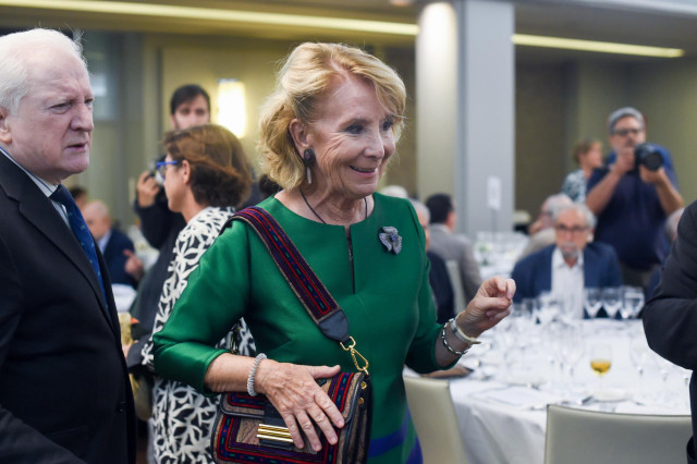 La expresidenta del Senado, Esperanza Aguirre, durante la cena homenaje a Juan José Laborda en el Hotel Meliá Castilla