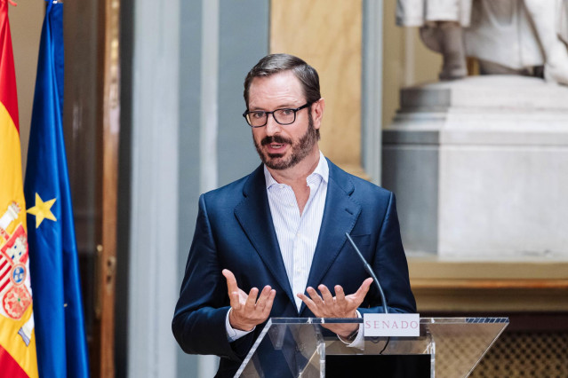 El vicepresidente primero de la Mesa del Senado, Javier Maroto, durante una rueda de prensa tras una reunión de la Mesa del Senado, en el Senado, a 29 de agosto de 2023, en Madrid (España).
