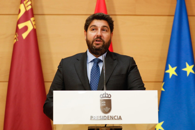 El presidente de la Región de Murcia, Fernando López Miras, en el acto de toma de posesión de los miembros del Consejo de Gobierno de la Región de Murcia, en el Palacio de San Esteban, a 14 de septiembre de 2023, en Murcia, Región de Murcia (España). Lópe