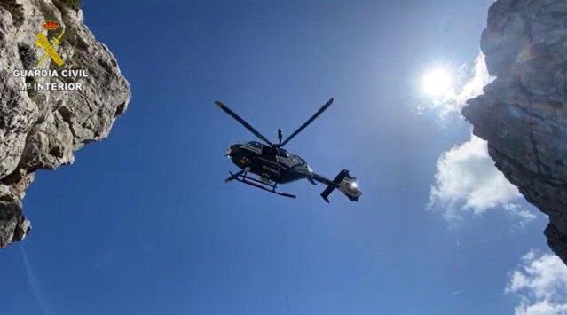 Archivo - Helicóptero de la Guardia Civil.
