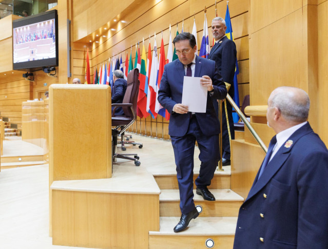 El ministro de Asuntos Exteriores, Unión Europea y Cooperación en funciones, José Manuel Albares, tras intervenir durante la reunión de presidentes de la COSAC en el Senado, a 18 de septiembre de 2023, en Madrid (España). Los presidentes de la Conferencia