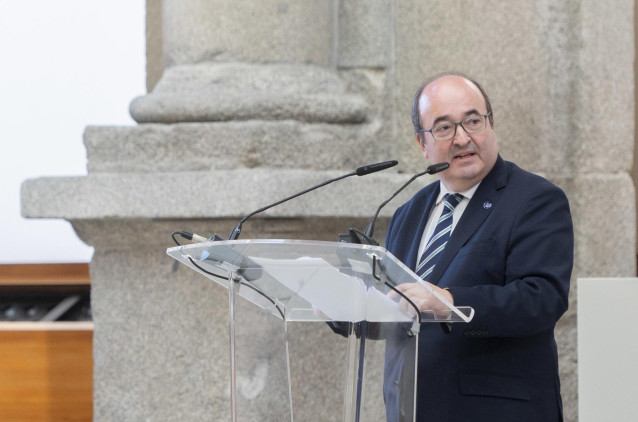 El ministro de Cultura y Deporte, Miquel Iceta, interviene durante la entrega del VIII Premio Luso-Español de Arte y Cultura, en el Claustro de los Jerónimos del Museo Nacional del Prado, a 13 de septiembre de 2023, en Madrid (España). El Premio Luso-Espa