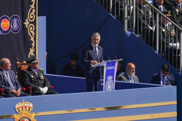 El ministro del Interior en funciones, Fernando Grande-Marlaska, preside los actos centrales del Día de la Policía, en la plaza Mayor de Salamanca.
