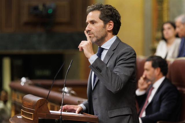El vicesecretario de Cultura y Sociedad Abierta del Partido Popular y diputado, Borja Sémper, interviene durante una sesión plenaria en la se aprueba el uso de las lenguas cooficiales en el Congreso de los Diputados, a 19 de septiembre de 2023, en Madrid