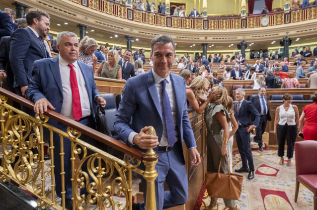 Archivo - Sanos Cerdán, siguiendo a Sánchez en la sesión constitutiva del Congreso
