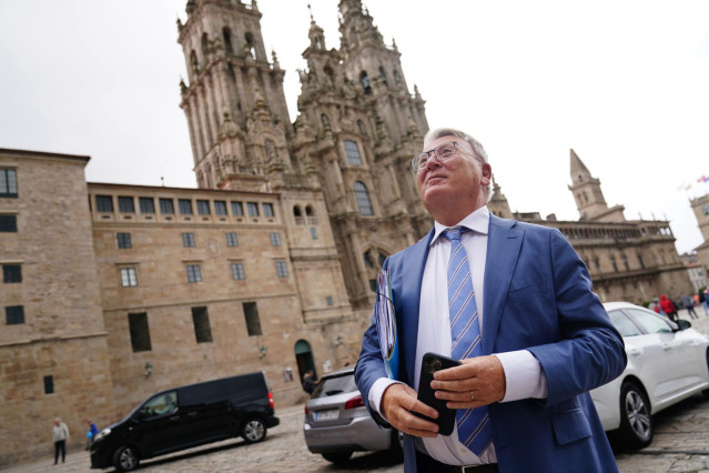 El comisario europeo de Empleo y Derechos Sociales, Nicolas Schmit, a su llegada a una rueda de prensa en el Hostal dos Reis Católicos, a 21 de septiembre de 2023, en Santiago de Compostela, A Coruña, Galicia (España). El encuentro que han mantenido Díaz