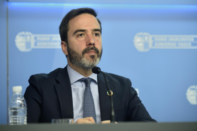 Archivo - El consejero de Turismo, Comercio y Consumo, Javier Hurtado,