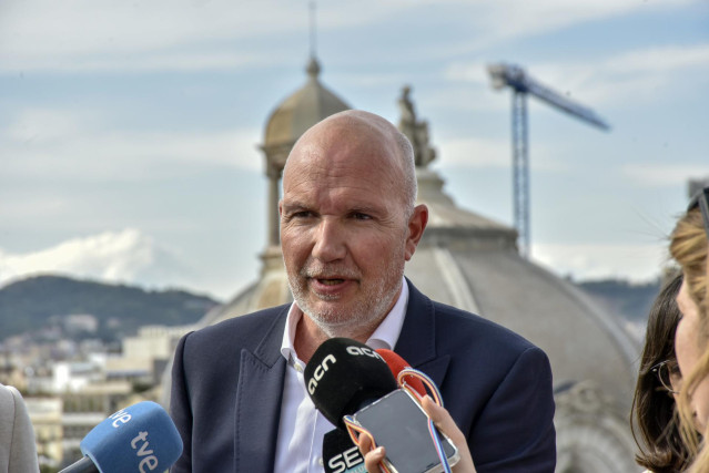 Archivo - El nuevo consellero de Acción Climática, Alimentación y Agenda Rural, David Mascort, atiende a medios tras el traspaso de la cartera de la hasta ahora consellera de Acción Climática, Alimentación y Agenda Rural de la Generalitat, Teresa Jordà, e