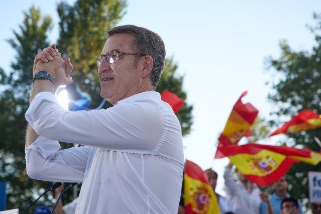 Archivo - El líder del Partido Popular y candidato a la Presidencia del Gobierno, Alberto Núñez Feijóo, durante un acto de campaña electoral, en Puente del Rey, a 20 de julio de 2023, en Madrid (España). El Partido Popular ha celebrado este mitin de cara
