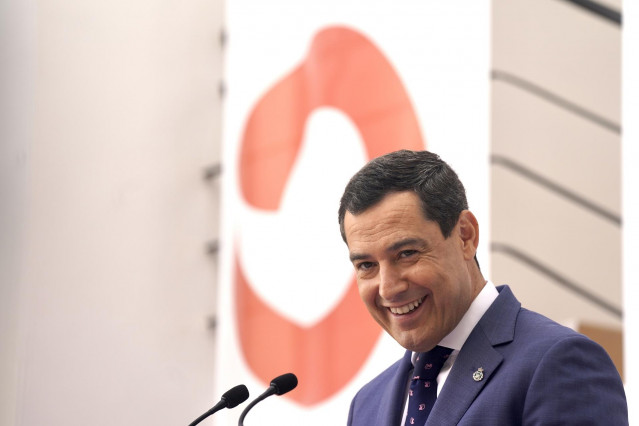 El presidente de la Junta de Andalucía, Juanma Moreno, durante su intervención en la presentación del Innovation Campus de la compañía en Málaga.
