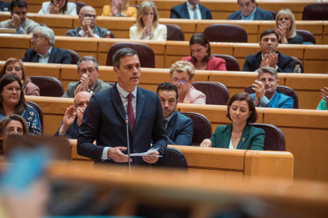 Archivo - El presidente del Gobierno, Pedro Sánchez, interviene durante una sesión plenaria en el Senado, a 16 de mayo de 2023, en Madrid (España). El jefe del Ejecutivo y el líder de PP protagonizan un nuevo debate parlamentario a escasos doce días de la