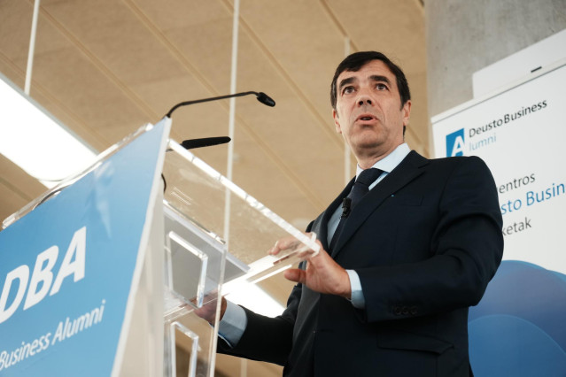 Archivo - El presidente de Kutxabank, Antón Arriola