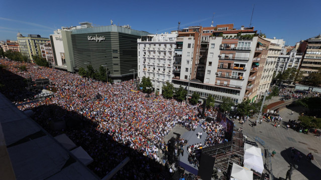 Vista de miles de simpatizantes durante la manifestación organizada por el PP, en la plaza de Felipe II, a 24 de septiembre de 2023, en Madrid (España).