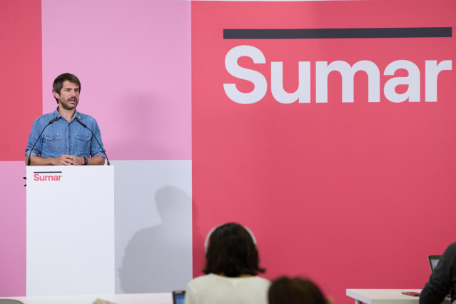 El portavoz de Sumar, Ernest Urtasun, ofrece una rueda de prensa, a 25 de septiembre de 2023, en Madrid (España).