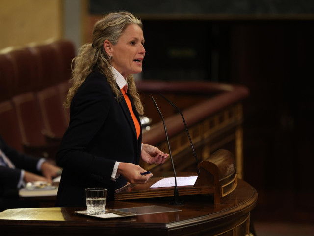 Archivo - La diputada socialista Montse Mínguez García en una sesión plenaria en el Congreso de los Diputados,en una imagen de archivo.