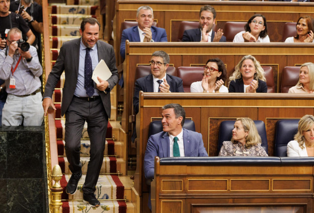 El diputado electo y secretario general del PSOE de Valladolid, Óscar Puente, al subir a la tribuna