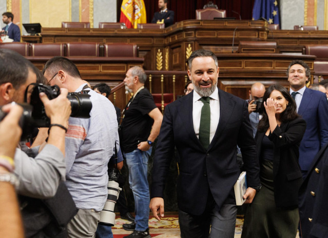 El presidente de Vox, Santiago Abascal, durante la primera sesión del debate de investidura del líder del PP, en el Congreso de los Diputados, a 26 de septiembre de 2023, en Madrid (España). El presidente del PP, Alberto Núñez Feijóo, se somete hoy a su d
