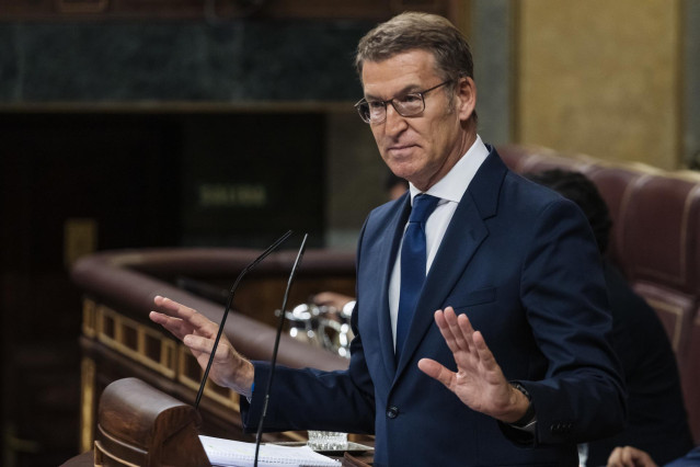 El líder del PP y candidato a la Presidencia del Gobierno, Alberto Núñez Feijóo, interviene durante la primera sesión del debate de investidura del líder del PP, en el Congreso de los Diputados, a 26 de septiembre de 2023, en Madrid (España). El president