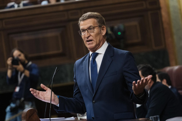 El líder del PP y candidato a la Presidencia del Gobierno, Alberto Núñez Feijóo, interviene durante la primera sesión del debate de investidura del líder del PP, en el Congreso de los Diputados, a 26 de septiembre de 2023, en Madrid (España).