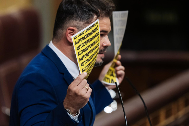 El portavoz de ERC en el Congreso, Gabriel Rufián, durante la primera sesión del debate de investidura del líder del PP, en el Congreso de los Diputados, a 26 de septiembre de 2023, en Madrid (España).