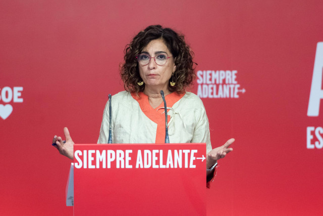 La vicesecretaria general del PSOE y ministra de Hacienda en funciones, María Jesús Montero, ofrece una rueda de prensa tras la reunión de la Comisión Ejecutiva Federal del PSOE, en la sede del PSOE, a 11 de septiembre de 2023, en Madrid (España).
