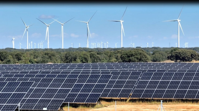 Iberdrola concluye la construcción en CyL de la primera planta híbrida eólica y solar de España.