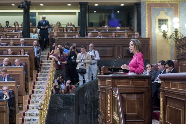 La portavoz del partido en el Congreso, Cuca Gamarra, interviene durante el pleno de investidura del líder del Partido Popular, en el Congreso de los Diputados, a 27 de septiembre de 2023, en Madrid (España).