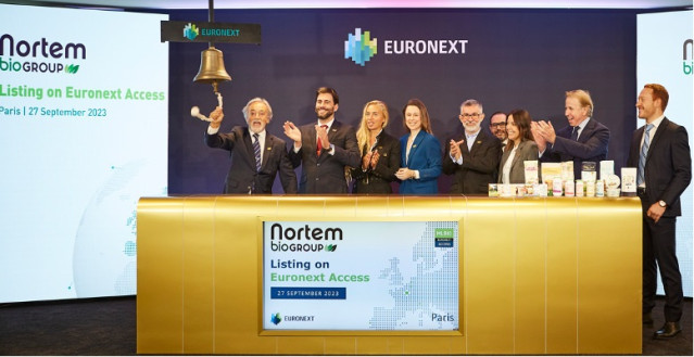 José Luis Vázquez, fundador y presidente de Nortem BioGroup, y su equipo tocaron la campana durante una ceremonia celebrada esta mañana, en presencia de Jérôme Hervé, director de salidas a bolsa de pymes en Francia de Euronext.