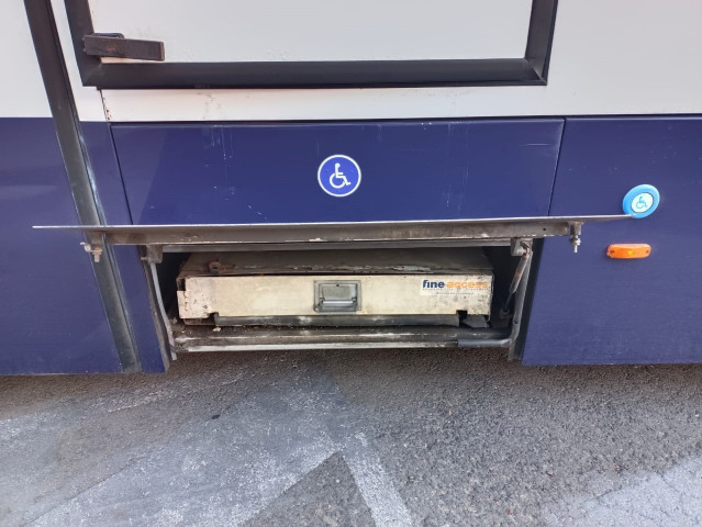 Imagen de rampa de bus escolar