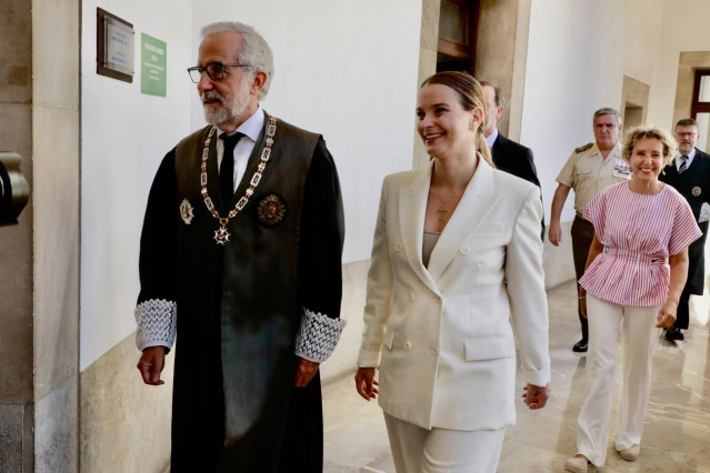 El presidente del TSJIB, Carlos Gómez, y la presidenta del Govern, Marga Prohens.