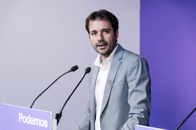 El portavoz de Podemos Javier Sánchez Serna durante una rueda de prensa en la sede del partido, a 4 de septiembre de 2023, en Madrid (España).