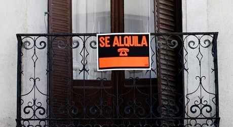Archivo - El alquiler de una habitacuón en un piso compartido es un 20% más caro que hace una década, según Pisos.Com.