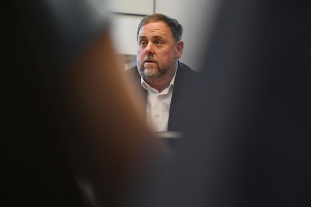 El presidente de Esquerra Republicana, Oriol Junqueras, mantiene una reunión de trabajo con los grupos parlamentarios de su partido del Congreso y del Senado.