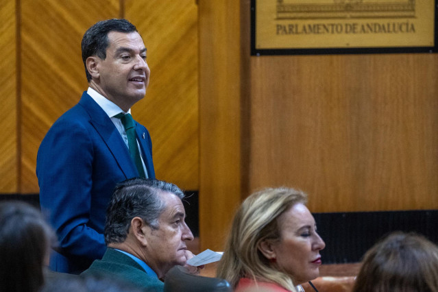 El presidente de la Junta de Andalucía, Juanma Moreno interviene  la sesión de control al Gobierno en la segunda jornada del Pleno del Parlamento andaluz. A 14 de septiembre de 2023, en Sevilla (Andalucía, España). Sesión de Control al Gobierno con pregun