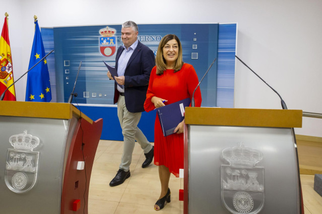 La Presidenta De Cantabria, María José Sáenz De Buruaga, Y El Consejero De Economía, Luis Ángel Agüeros, Presentan La Reforma Fiscal Del Gobierno