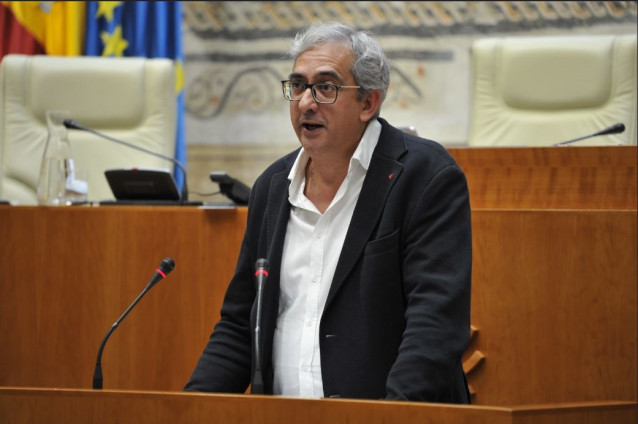 El diputado de Unidas por Extremadura Joaquín Macías, presenta su propuesta de impulso sobre la Federación Extremeña de Futbol