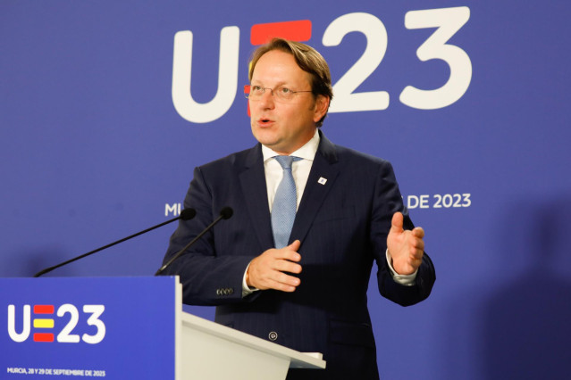 El comisario europeo de Vecindad y Ampliación, Olivér Várhelyi, ofrece una rueda de prensa tras la reunión informal ministerial en Murcia