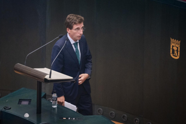 El alcalde de Madrid, José Luis Martínez-Almeida, durante el Pleno del Ayuntamiento de Madrid, en el Palacio de Cibeles, a 28 de septiembre de 2023, en Madrid (España).