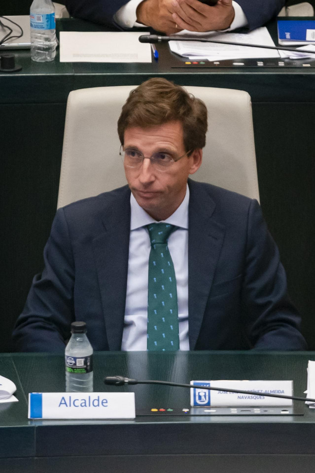 El alcalde de Madrid, José Luis Martínez-Almeida, durante el Pleno del Ayuntamiento de Madrid, en el Palacio de Cibeles, a 28 de septiembre de 2023, en Madrid (España).