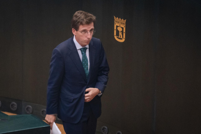 El alcalde de Madrid, José Luis Martínez-Almeida, durante el Pleno del Ayuntamiento de Madrid, en el Palacio de Cibeles