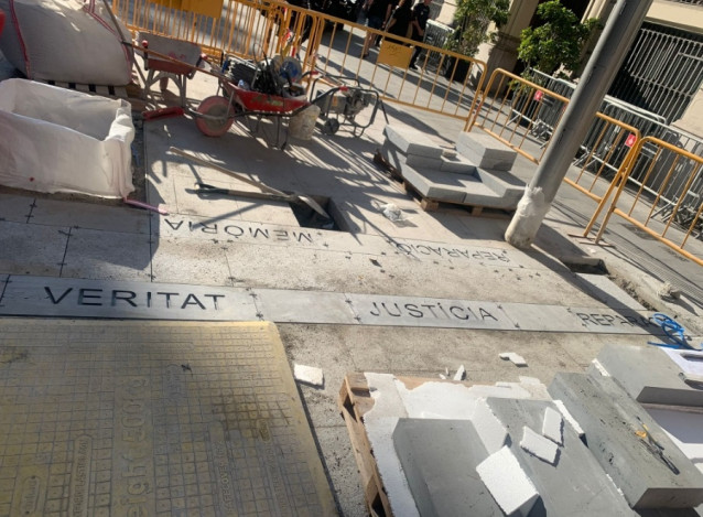 El SUP denuncia que el Ayuntamiento de Barcelona coloca unas baldosas 