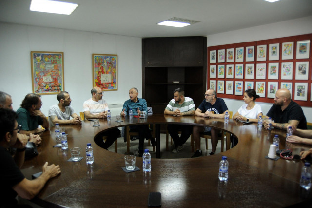 El secretario general de UGT Pepe Álvarez (5d) interviene durante una reunión con la sección sindical en Celsa, a 29 de septiembre de 2023, en Barcelona, Catalunya (España). Los fondos acreedores de Celsa, compañía española de laminación, crearán dos soci